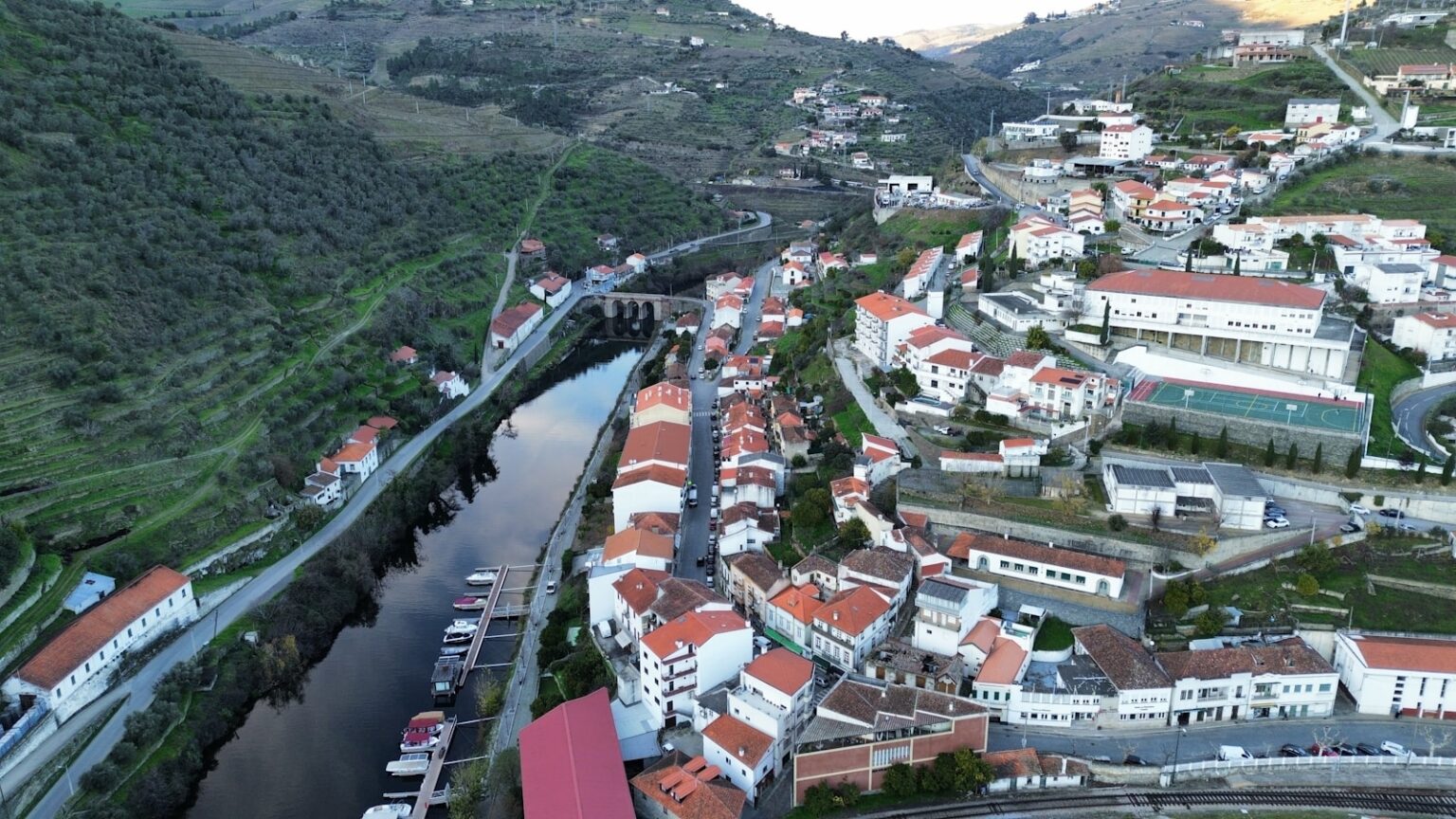Portugal Beyond Port: Why the Country’s Red Wines Are 2026’s Smartest Buy Terraced vineyards blanket the steep hillsides of Portugal Douro Valley, with the river winding through dramatic S-shaped bends